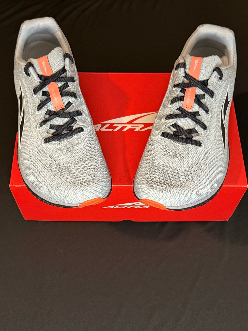 Altra W Escalante 2.5 Women's Athletic Shoes - Light Gray with Coral Accents